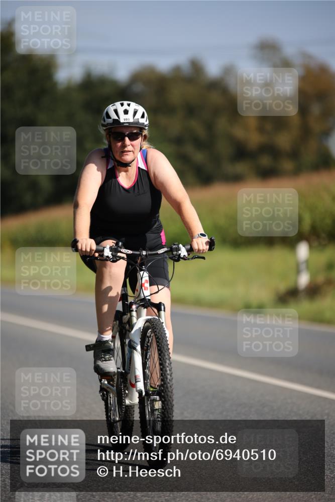 01.09.2024 - 17. Tribühne Triathlon H.Heesch http://msf.ph/oto/6940510 01.09.2024 10:37:44 Radfahren 160 meine-sportfotos.de