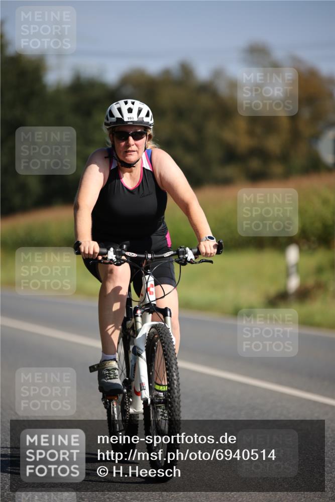 01.09.2024 - 17. Tribühne Triathlon H.Heesch http://msf.ph/oto/6940514 01.09.2024 10:37:44 Radfahren 160 meine-sportfotos.de