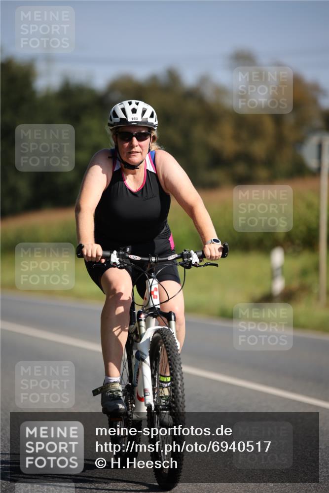 01.09.2024 - 17. Tribühne Triathlon H.Heesch http://msf.ph/oto/6940517 01.09.2024 10:37:44 Radfahren 160 meine-sportfotos.de