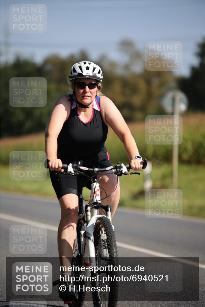 01.09.2024 - 17. Tribühne Triathlon H.Heesch http://msf.ph/oto/6940521 01.09.2024 10:37:44 Radfahren 160 meine-sportfotos.de