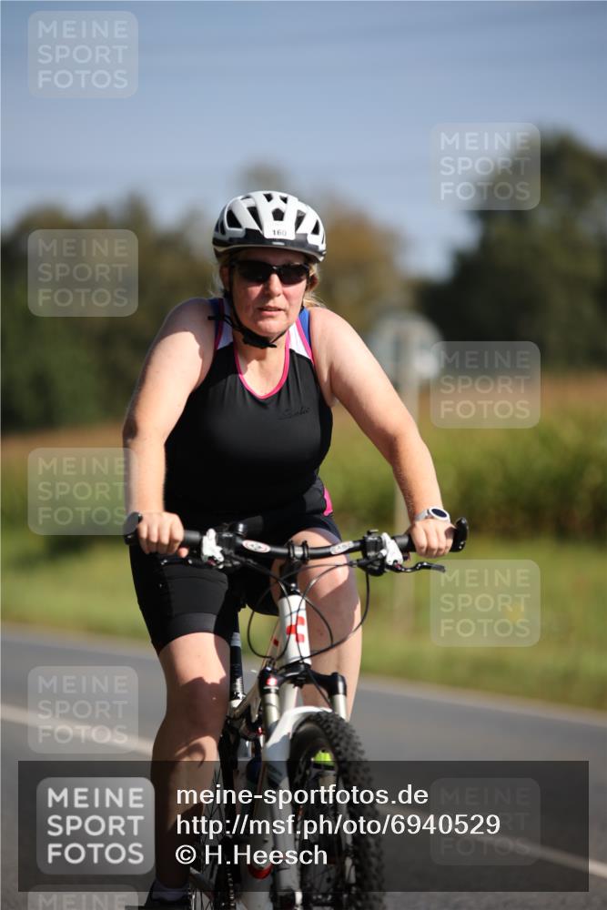 01.09.2024 - 17. Tribühne Triathlon H.Heesch http://msf.ph/oto/6940529 01.09.2024 10:37:44 Radfahren 160 meine-sportfotos.de