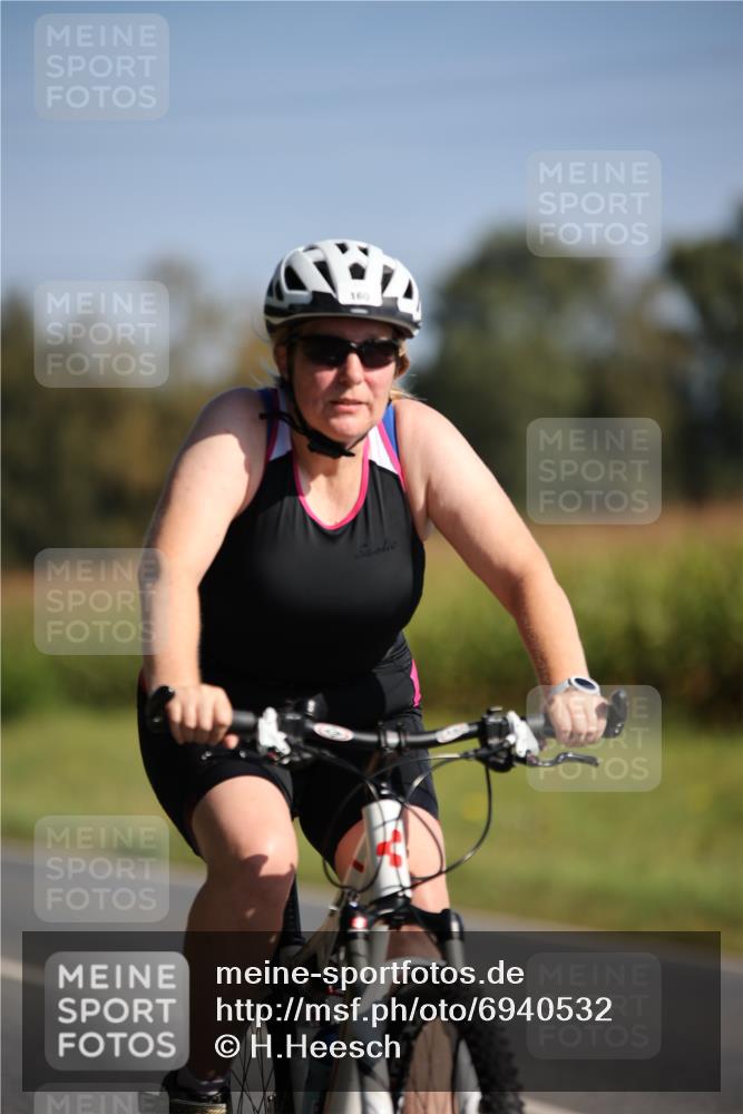 01.09.2024 - 17. Tribühne Triathlon H.Heesch http://msf.ph/oto/6940532 01.09.2024 10:37:44 Radfahren 160 meine-sportfotos.de