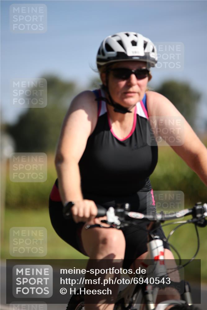 01.09.2024 - 17. Tribühne Triathlon H.Heesch http://msf.ph/oto/6940543 01.09.2024 10:37:45 Radfahren 160 meine-sportfotos.de