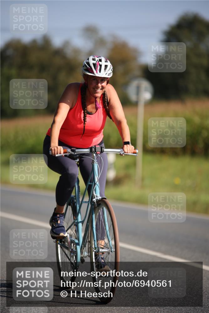 01.09.2024 - 17. Tribühne Triathlon H.Heesch http://msf.ph/oto/6940561 01.09.2024 10:38:34 Radfahren 151 meine-sportfotos.de