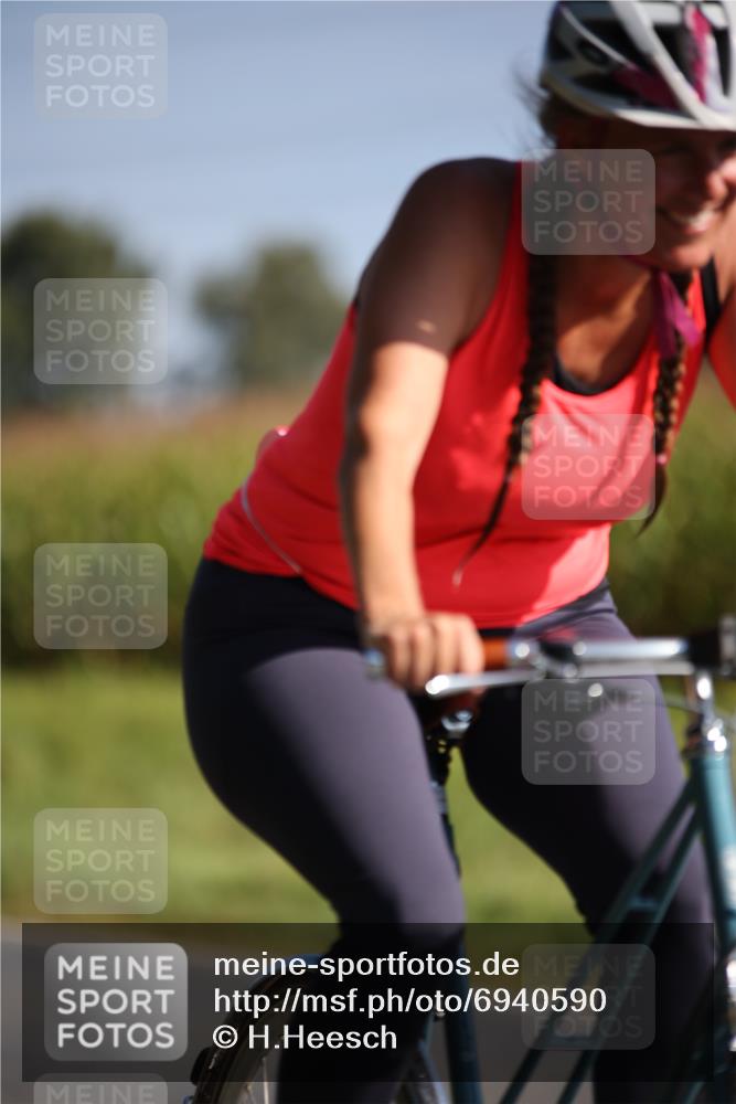 01.09.2024 - 17. Tribühne Triathlon H.Heesch http://msf.ph/oto/6940590 01.09.2024 10:38:35 Radfahren 151 meine-sportfotos.de
