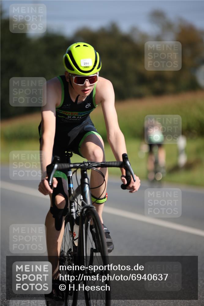 01.09.2024 - 17. Tribühne Triathlon H.Heesch http://msf.ph/oto/6940637 01.09.2024 10:40:41 Radfahren 179, 294 meine-sportfotos.de