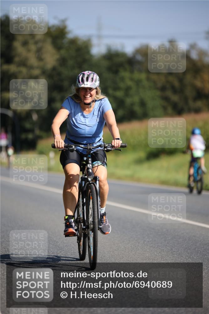 01.09.2024 - 17. Tribühne Triathlon H.Heesch http://msf.ph/oto/6940689 01.09.2024 10:40:52 Radfahren 138 meine-sportfotos.de