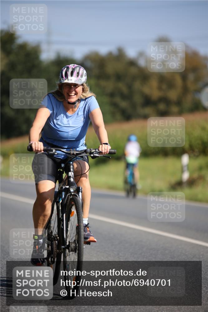 01.09.2024 - 17. Tribühne Triathlon H.Heesch http://msf.ph/oto/6940701 01.09.2024 10:40:52 Radfahren 138 meine-sportfotos.de