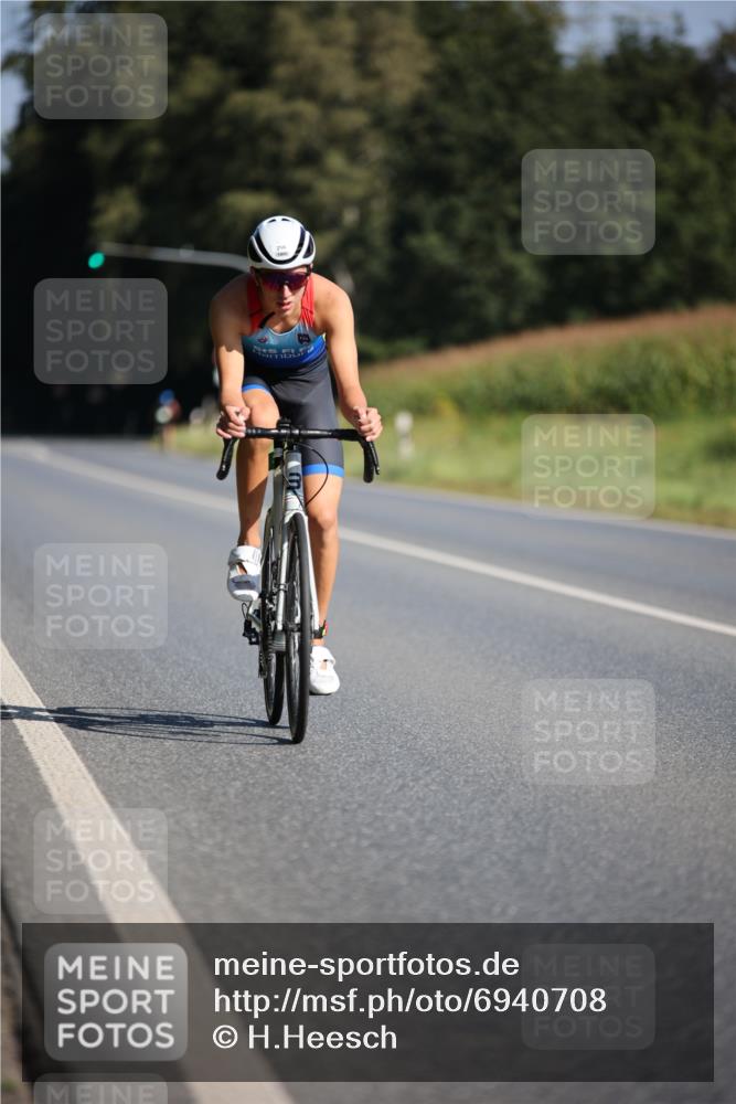 01.09.2024 - 17. Tribühne Triathlon H.Heesch http://msf.ph/oto/6940708 01.09.2024 10:41:30 Radfahren 256 meine-sportfotos.de