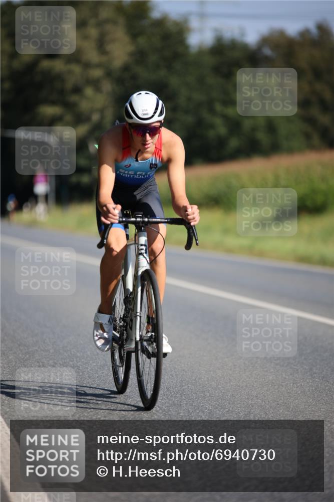 01.09.2024 - 17. Tribühne Triathlon H.Heesch http://msf.ph/oto/6940730 01.09.2024 10:41:30 Radfahren 256 meine-sportfotos.de