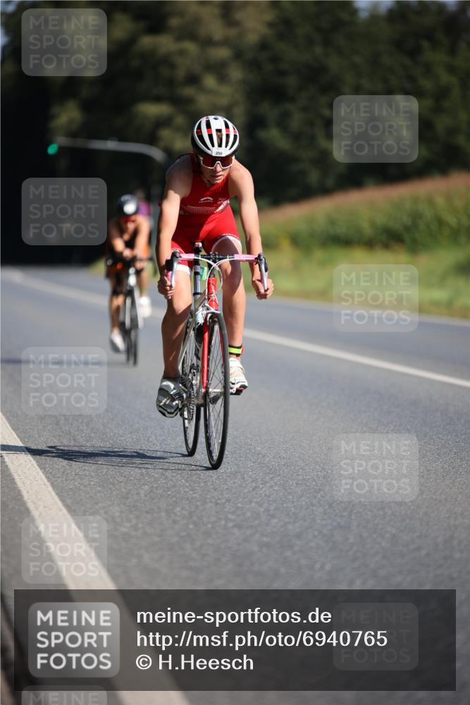 01.09.2024 - 17. Tribühne Triathlon H.Heesch http://msf.ph/oto/6940765 01.09.2024 10:41:50 Radfahren 255, 268, 285 meine-sportfotos.de