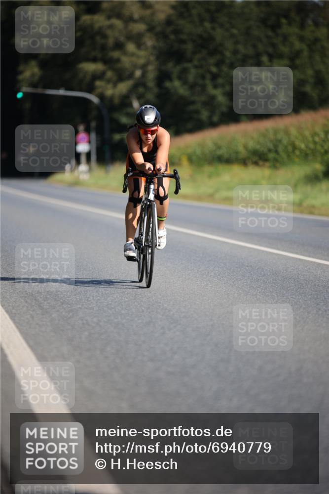 01.09.2024 - 17. Tribühne Triathlon H.Heesch http://msf.ph/oto/6940779 01.09.2024 10:41:51 Radfahren 255, 268, 285 meine-sportfotos.de