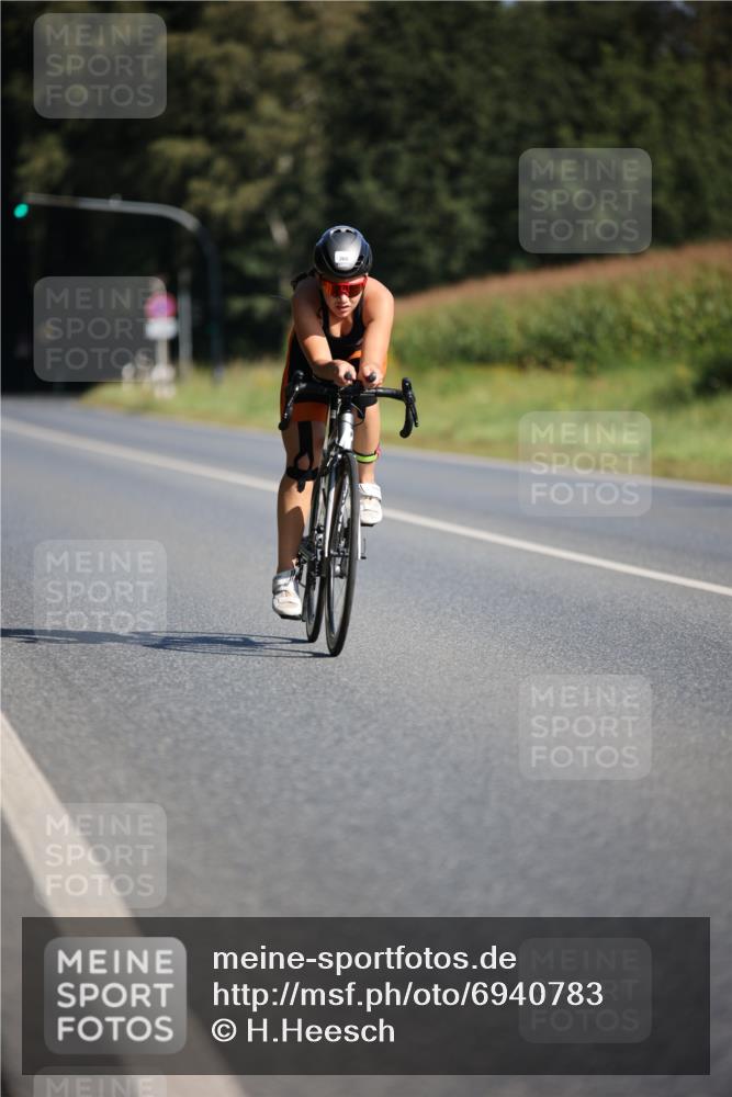 01.09.2024 - 17. Tribühne Triathlon H.Heesch http://msf.ph/oto/6940783 01.09.2024 10:41:51 Radfahren 255, 268, 285 meine-sportfotos.de