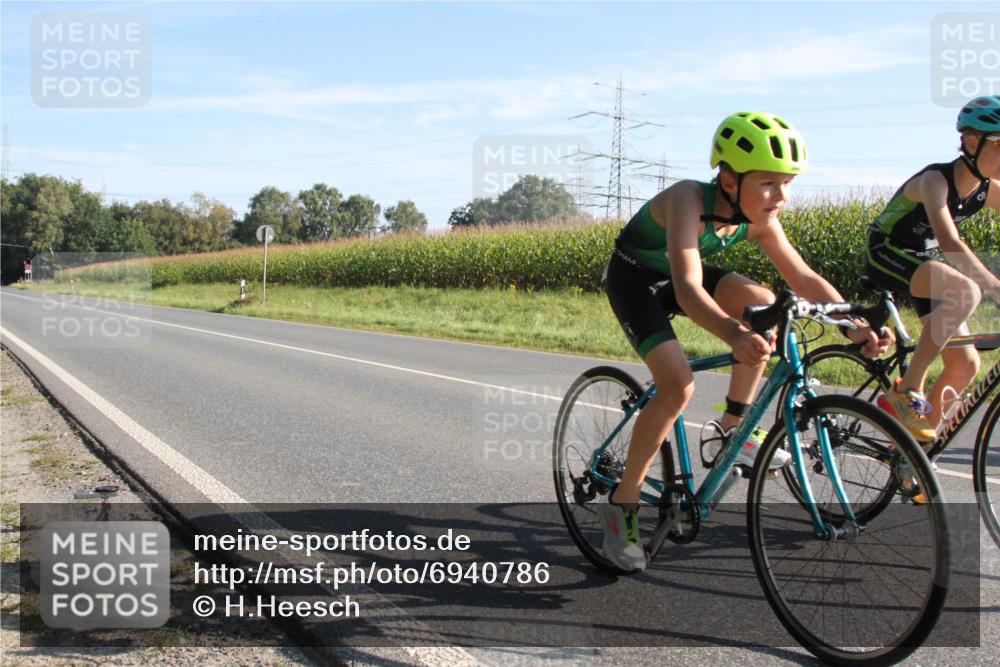 01.09.2024 - 17. Tribühne Triathlon H.Heesch http://msf.ph/oto/6940786 01.09.2024 09:38:23 Radfahren 94, 133 meine-sportfotos.de