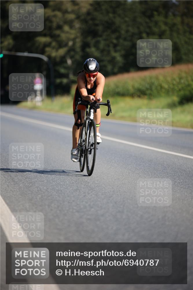 01.09.2024 - 17. Tribühne Triathlon H.Heesch http://msf.ph/oto/6940787 01.09.2024 10:41:51 Radfahren 255, 268, 285 meine-sportfotos.de