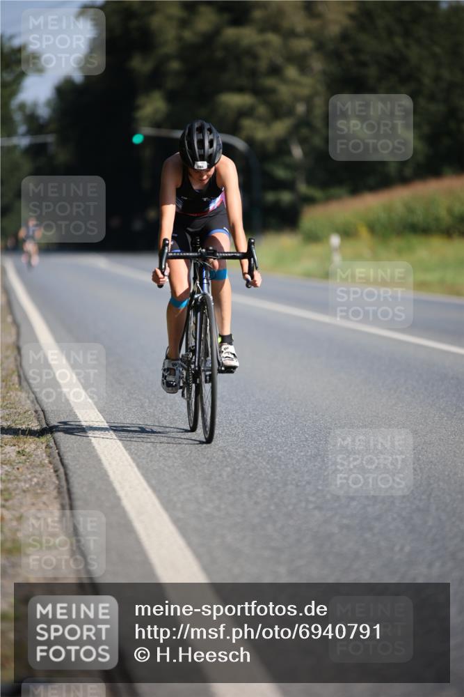 01.09.2024 - 17. Tribühne Triathlon H.Heesch http://msf.ph/oto/6940791 01.09.2024 10:41:53 Radfahren 268, 285 meine-sportfotos.de