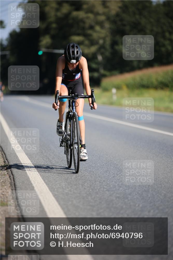 01.09.2024 - 17. Tribühne Triathlon H.Heesch http://msf.ph/oto/6940796 01.09.2024 10:41:53 Radfahren 268, 285 meine-sportfotos.de