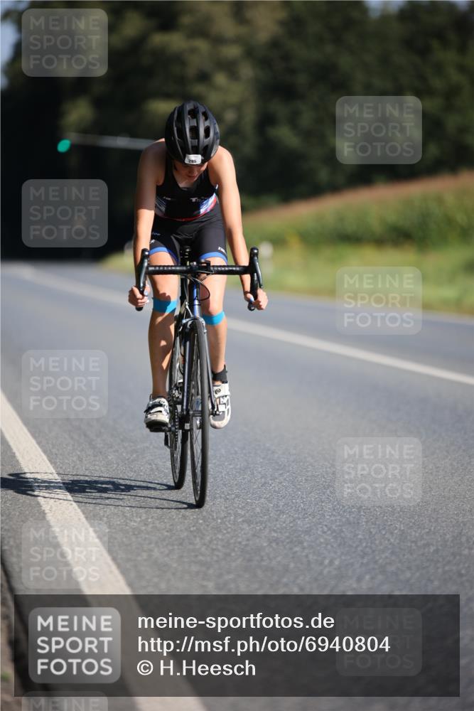 01.09.2024 - 17. Tribühne Triathlon H.Heesch http://msf.ph/oto/6940804 01.09.2024 10:41:53 Radfahren 268, 285 meine-sportfotos.de