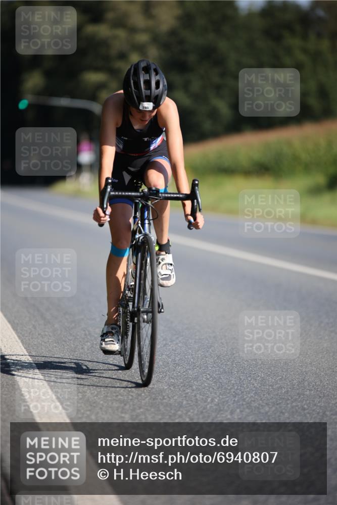 01.09.2024 - 17. Tribühne Triathlon H.Heesch http://msf.ph/oto/6940807 01.09.2024 10:41:54 Radfahren 285 meine-sportfotos.de