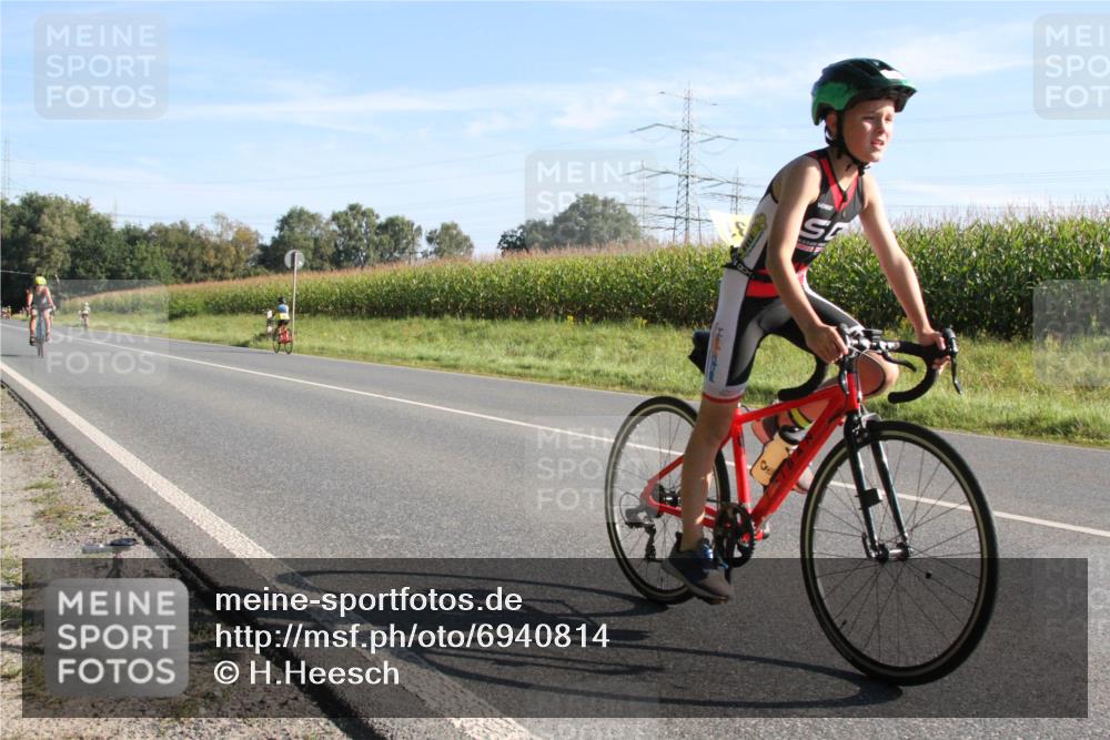 01.09.2024 - 17. Tribühne Triathlon H.Heesch http://msf.ph/oto/6940814 01.09.2024 09:39:27 Radfahren 66, 70, 77, 89, 131 meine-sportfotos.de