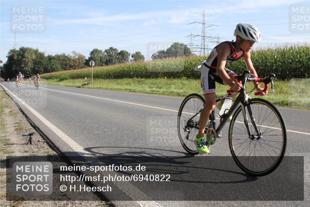 01.09.2024 - 17. Tribühne Triathlon H.Heesch http://msf.ph/oto/6940822 01.09.2024 09:40:27 Radfahren 62, 68, 85, 88, 103 meine-sportfotos.de