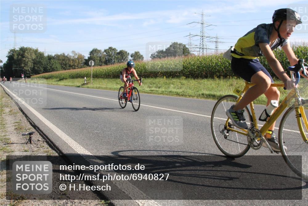 01.09.2024 - 17. Tribühne Triathlon H.Heesch http://msf.ph/oto/6940827 01.09.2024 09:40:30 Radfahren 62, 88, 103 meine-sportfotos.de