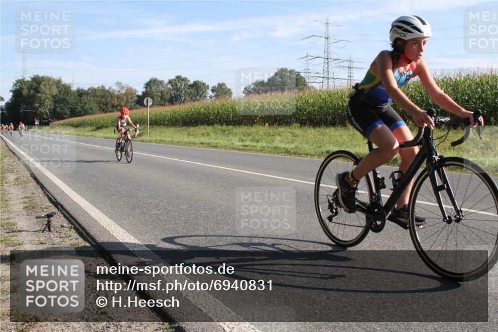 01.09.2024 - 17. Tribühne Triathlon H.Heesch http://msf.ph/oto/6940831 01.09.2024 09:40:39 Radfahren 79, 136 meine-sportfotos.de