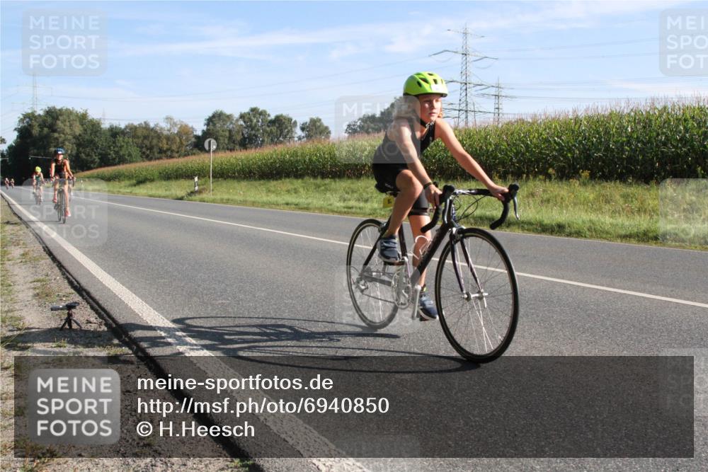01.09.2024 - 17. Tribühne Triathlon H.Heesch http://msf.ph/oto/6940850 01.09.2024 09:40:49 Radfahren 58, 75, 78, 83, 84, 86, 92, 99, 100, 104, 124 meine-sportfotos.de