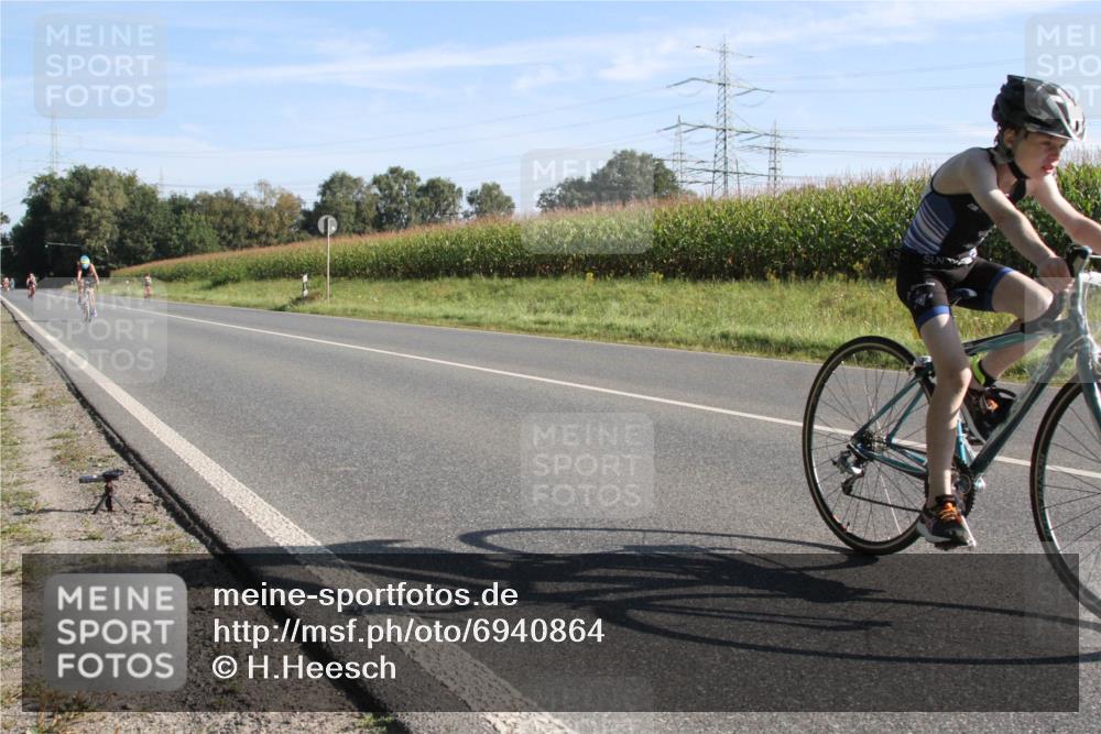 01.09.2024 - 17. Tribühne Triathlon H.Heesch http://msf.ph/oto/6940864 01.09.2024 09:41:13 Radfahren 70, 77 meine-sportfotos.de