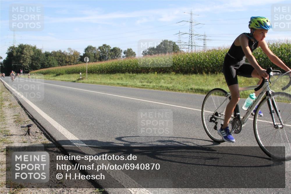 01.09.2024 - 17. Tribühne Triathlon H.Heesch http://msf.ph/oto/6940870 01.09.2024 09:41:16 Radfahren 70, 77, 96 meine-sportfotos.de