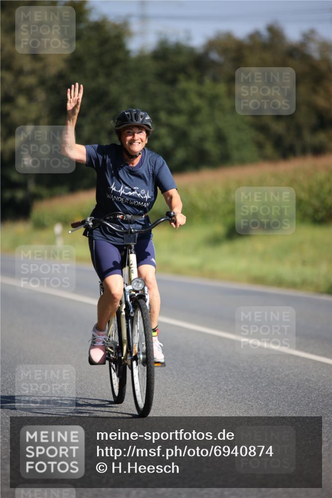 01.09.2024 - 17. Tribühne Triathlon H.Heesch http://msf.ph/oto/6940874 01.09.2024 10:42:09 Radfahren 217, 254, 266, 1067 meine-sportfotos.de