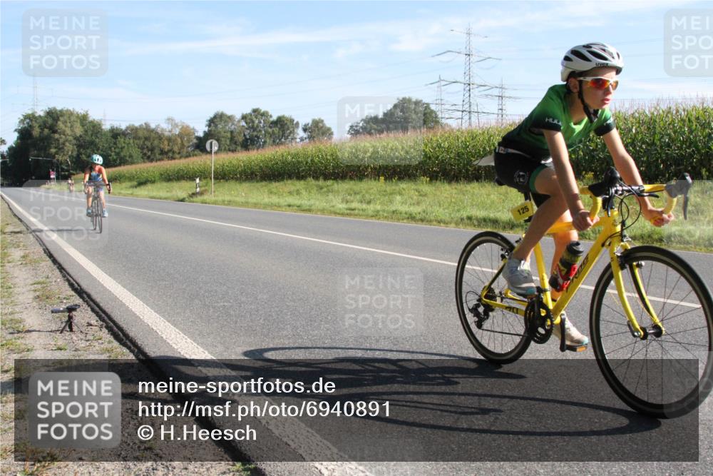01.09.2024 - 17. Tribühne Triathlon H.Heesch http://msf.ph/oto/6940891 01.09.2024 09:41:44 Radfahren 102, 125, 129 meine-sportfotos.de