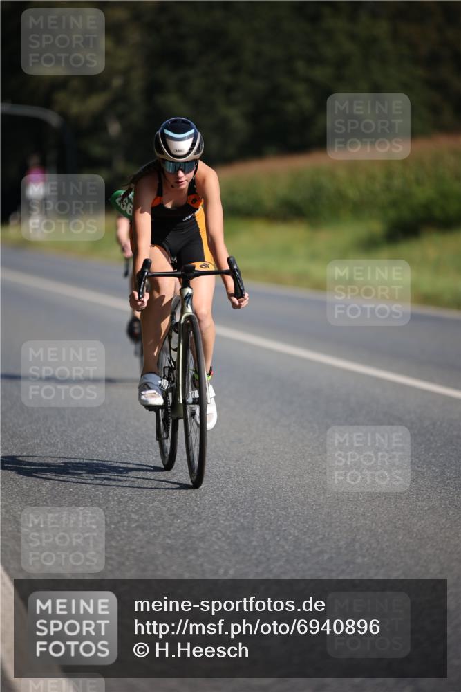 01.09.2024 - 17. Tribühne Triathlon H.Heesch http://msf.ph/oto/6940896 01.09.2024 10:42:14 Radfahren 254, 266 meine-sportfotos.de