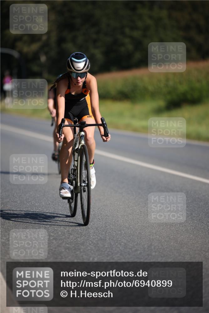 01.09.2024 - 17. Tribühne Triathlon H.Heesch http://msf.ph/oto/6940899 01.09.2024 10:42:14 Radfahren 254, 266 meine-sportfotos.de