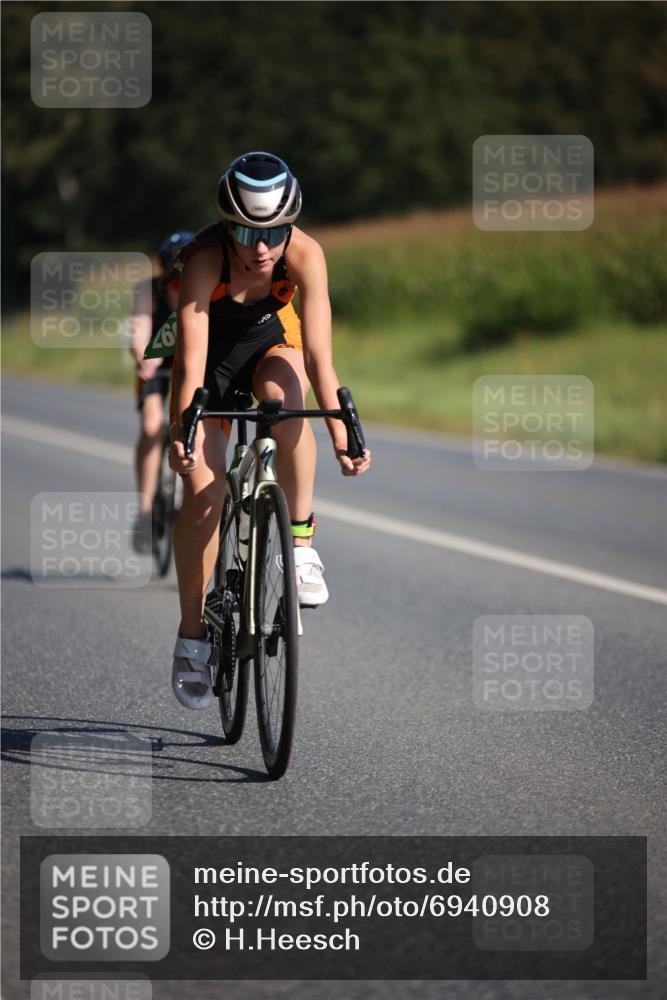 01.09.2024 - 17. Tribühne Triathlon H.Heesch http://msf.ph/oto/6940908 01.09.2024 10:42:14 Radfahren 254, 266 meine-sportfotos.de