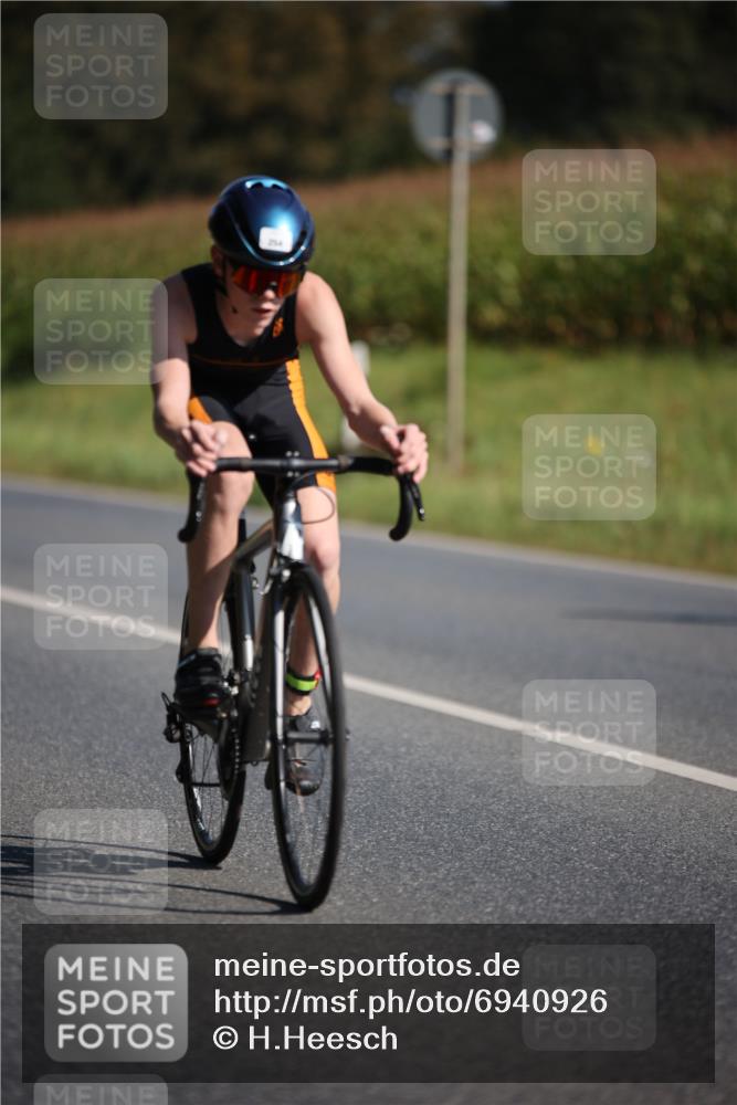 01.09.2024 - 17. Tribühne Triathlon H.Heesch http://msf.ph/oto/6940926 01.09.2024 10:42:15 Radfahren 254, 266, 306 meine-sportfotos.de
