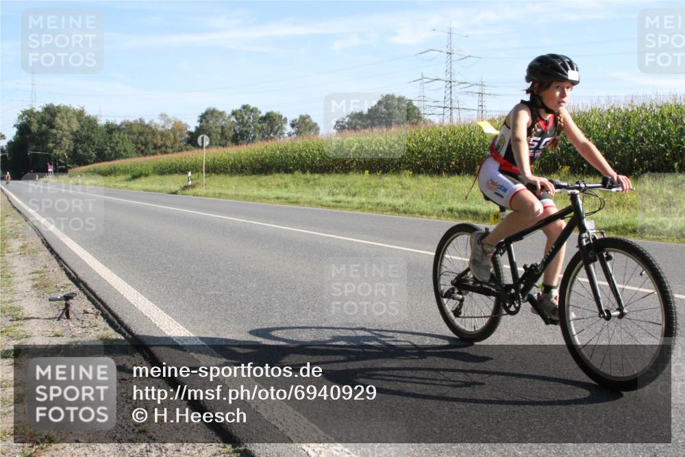 01.09.2024 - 17. Tribühne Triathlon H.Heesch http://msf.ph/oto/6940929 01.09.2024 09:45:14 Radfahren 74 meine-sportfotos.de
