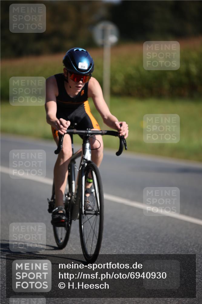 01.09.2024 - 17. Tribühne Triathlon H.Heesch http://msf.ph/oto/6940930 01.09.2024 10:42:15 Radfahren 254, 266, 306 meine-sportfotos.de