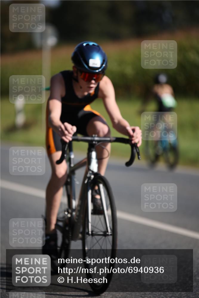 01.09.2024 - 17. Tribühne Triathlon H.Heesch http://msf.ph/oto/6940936 01.09.2024 10:42:15 Radfahren 254, 266, 306 meine-sportfotos.de