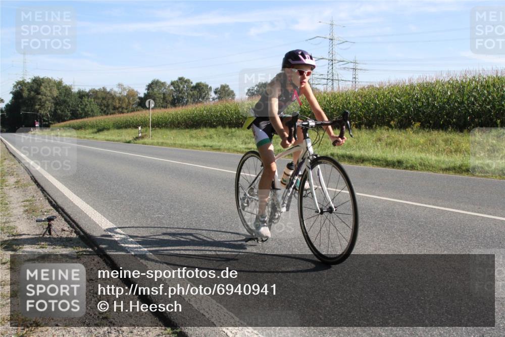 01.09.2024 - 17. Tribühne Triathlon H.Heesch http://msf.ph/oto/6940941 01.09.2024 09:47:03 Radfahren 101 meine-sportfotos.de