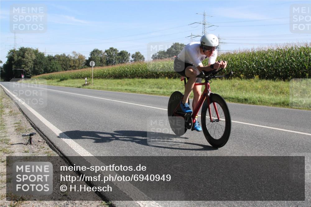 01.09.2024 - 17. Tribühne Triathlon H.Heesch http://msf.ph/oto/6940949 01.09.2024 10:23:54 Radfahren 1075 meine-sportfotos.de