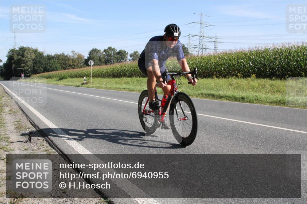 01.09.2024 - 17. Tribühne Triathlon H.Heesch http://msf.ph/oto/6940955 01.09.2024 10:26:05 Radfahren 1077 meine-sportfotos.de