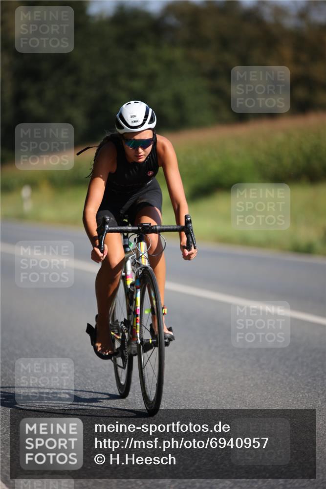 01.09.2024 - 17. Tribühne Triathlon H.Heesch http://msf.ph/oto/6940957 01.09.2024 10:42:25 Radfahren 205, 247, 306 meine-sportfotos.de