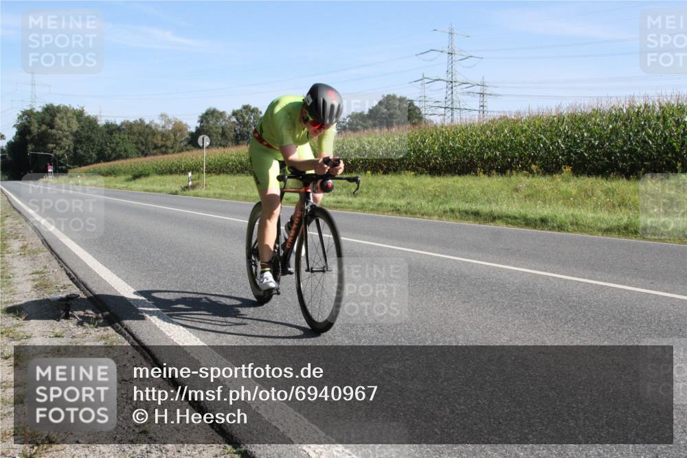 01.09.2024 - 17. Tribühne Triathlon H.Heesch http://msf.ph/oto/6940967 01.09.2024 10:27:28 Radfahren 1069 meine-sportfotos.de