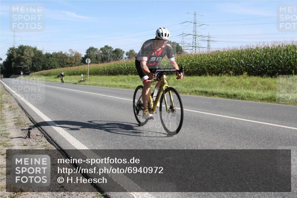 01.09.2024 - 17. Tribühne Triathlon H.Heesch http://msf.ph/oto/6940972 01.09.2024 10:28:28 Radfahren 143 meine-sportfotos.de