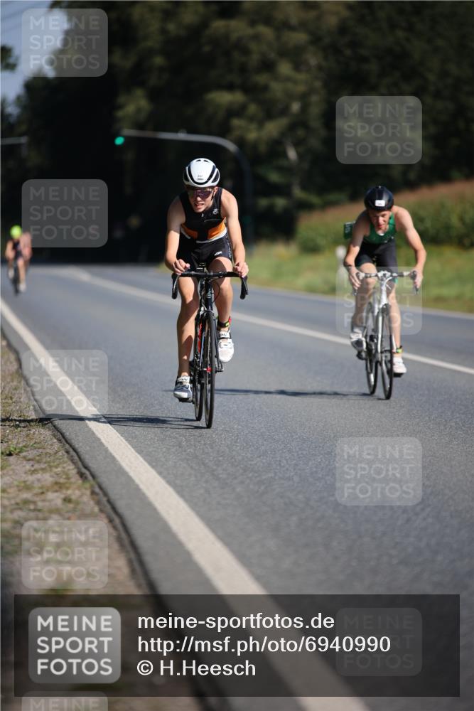 01.09.2024 - 17. Tribühne Triathlon H.Heesch http://msf.ph/oto/6940990 01.09.2024 10:42:32 Radfahren 205, 247, 251, 253 meine-sportfotos.de