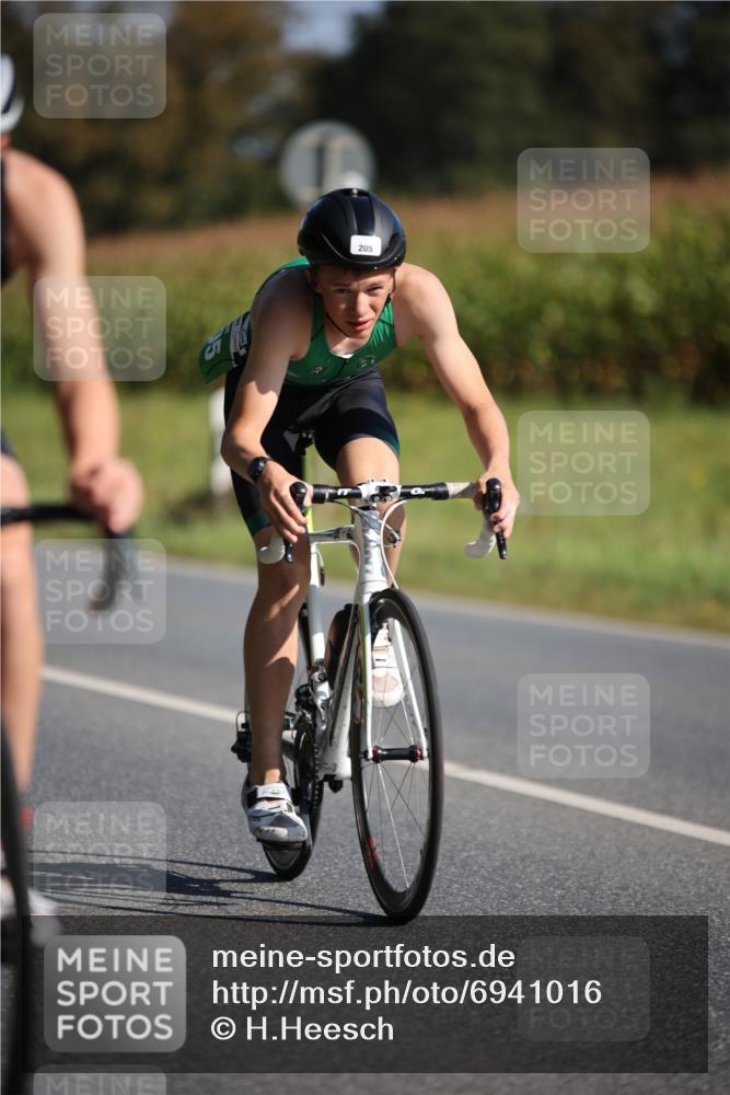 01.09.2024 - 17. Tribühne Triathlon H.Heesch http://msf.ph/oto/6941016 01.09.2024 10:42:34 Radfahren 205, 247, 251, 253 meine-sportfotos.de