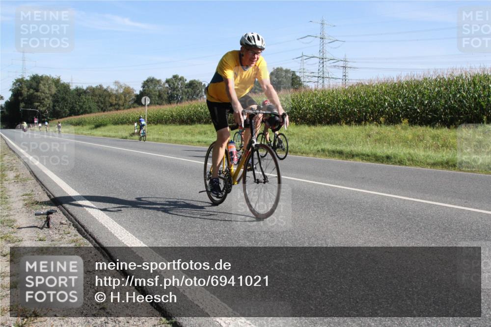 01.09.2024 - 17. Tribühne Triathlon H.Heesch http://msf.ph/oto/6941021 01.09.2024 10:31:01 Radfahren 272, 293, 297, 1071 meine-sportfotos.de