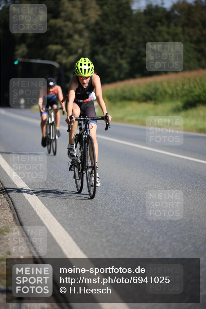 01.09.2024 - 17. Tribühne Triathlon H.Heesch http://msf.ph/oto/6941025 01.09.2024 10:42:40 Radfahren 251, 253, 273, 274 meine-sportfotos.de