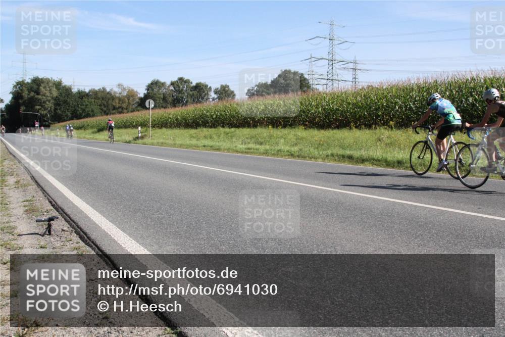 01.09.2024 - 17. Tribühne Triathlon H.Heesch http://msf.ph/oto/6941030 01.09.2024 10:31:34 Radfahren 162, 198, 210, 289 meine-sportfotos.de
